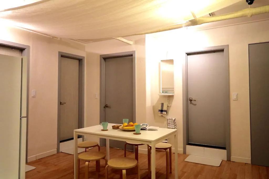 Nueh Guesthouse Σεούλ 2*,